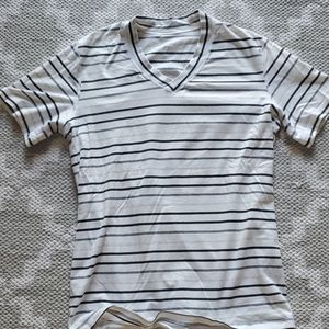 Men's V neck Lululemon Shirt